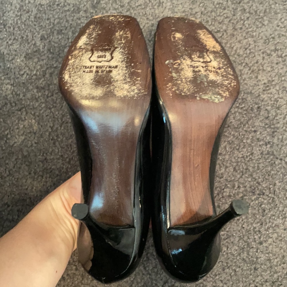 Stuart Weitzman black patent leather pump size 6.5 - Picture 9 of 11